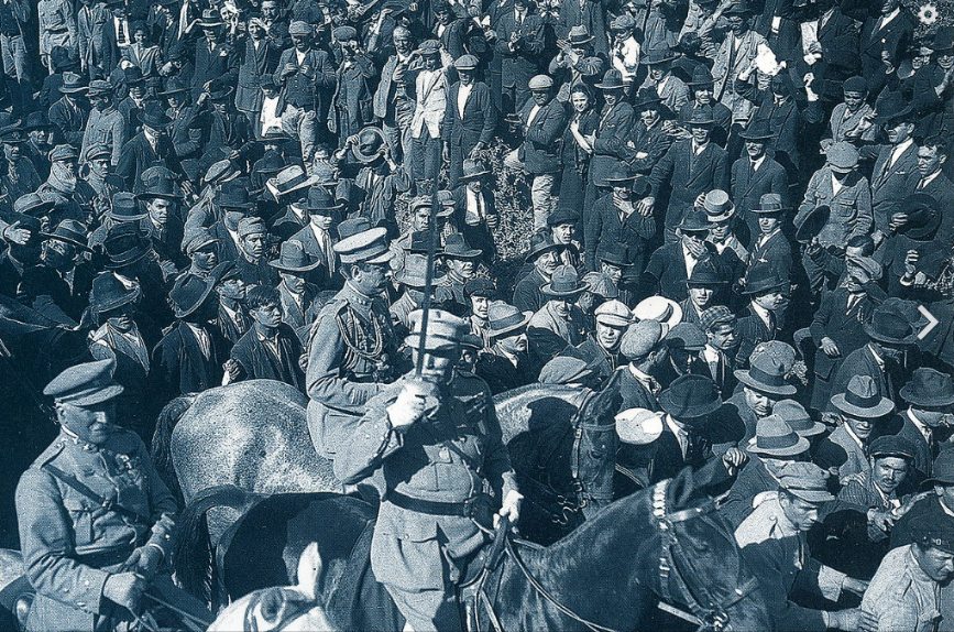 Gomes da Costa e as suas tropas desfilam vitoriosos em Lisboa (6 de junho de 1926)- Fotografia atribuída a Joshua Benoliel