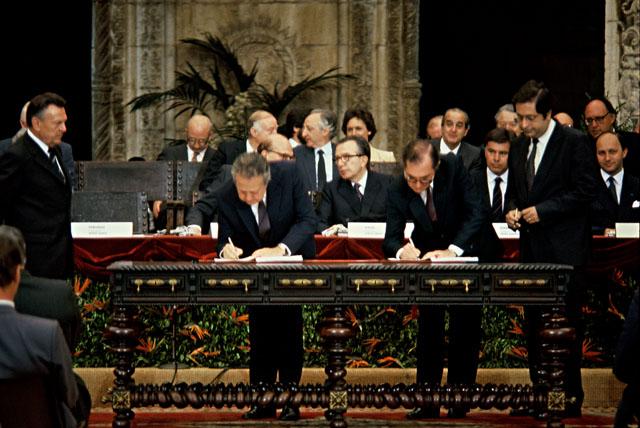 Assinatura do Tratado de adesão à Comunidade Económica Europeia, 12 de junho de 1985